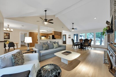 Woodlands Towncenter Home with Screened In Pool