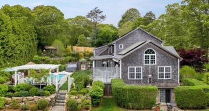 Beautiful Estate with salt water pool & pond with kayaks