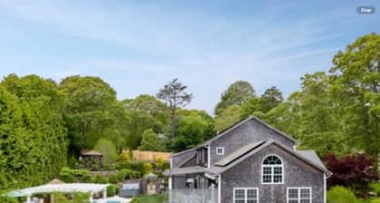 Beautiful Estate with salt water pool & pond with kayaks