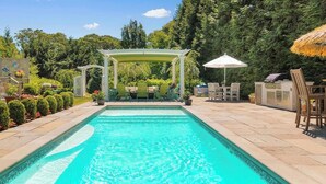 Pool - Beautiful Estate with salt water pool  & pond with kayaks  (Oak Bluffs)