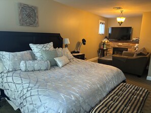 5 bedrooms, in-room safe, iron/ironing board, WiFi