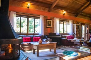 40 inci televisyen LED dengan kabel, TV, pemain DVD