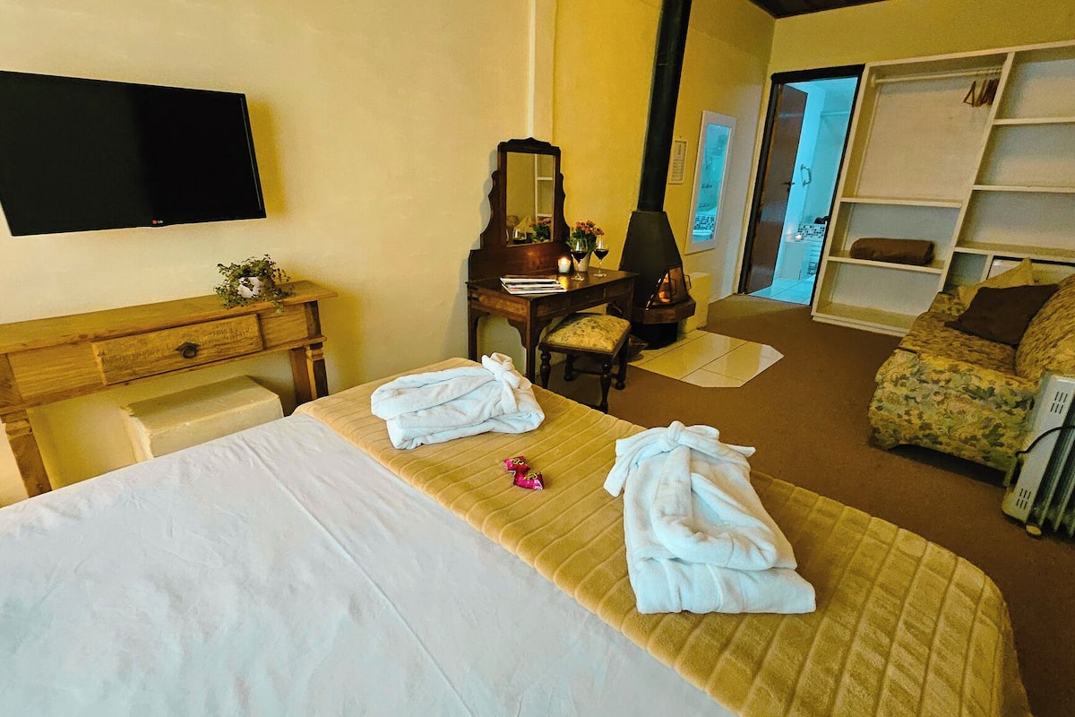 Kahden hengen deluxe-huone, 1 keskisuuri parisänky, poreamme | Minibaari, yksilöllisesti sisustettu