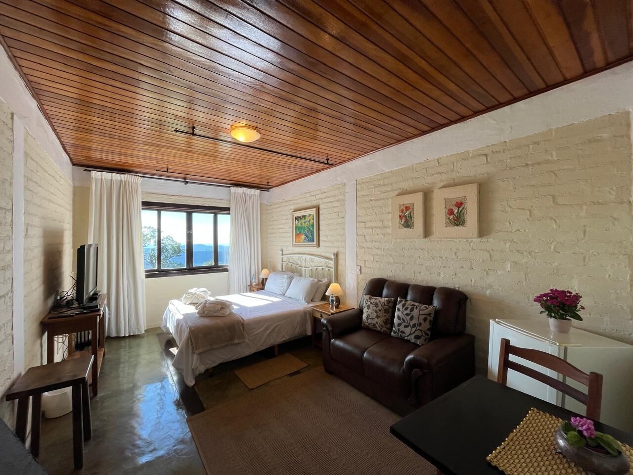 Kahden hengen deluxe-huone, takka, vuoristonäköala | Minibaari, yksilöllisesti sisustettu