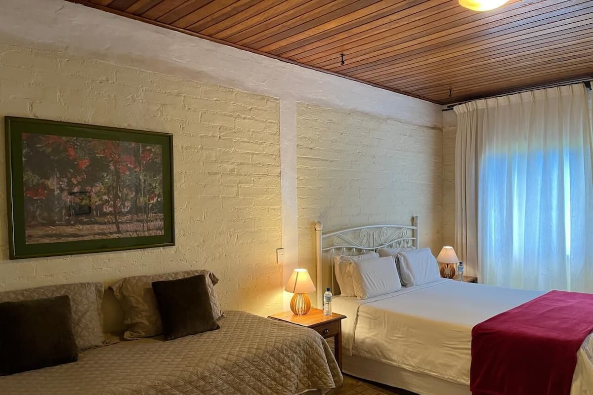 Kahden hengen junior-huone, takka, pohjakerroksessa | Minibaari, yksilöllisesti sisustettu