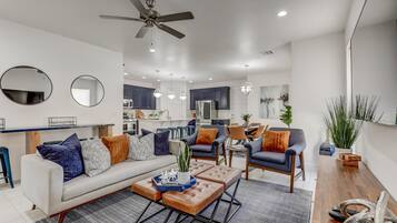 Smart TV, fireplace