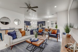 Smart TV, fireplace - 5 Suites | Mini Golf | Heated Pool | Lazy River | SKY (Washington)