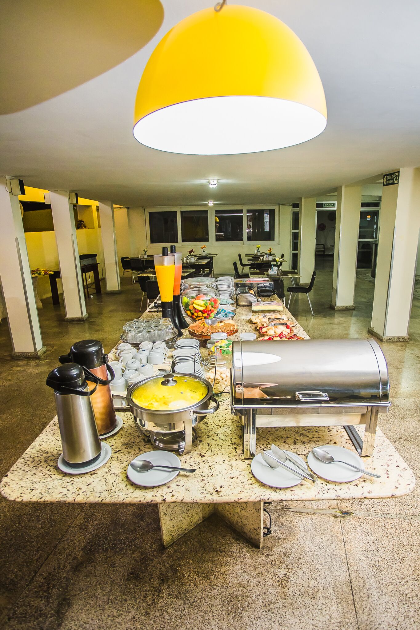 Café da manhã com buffet grátis todos os dias