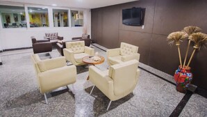 Lobby sitting area - Hotel Campina Plus (Campina Grande)