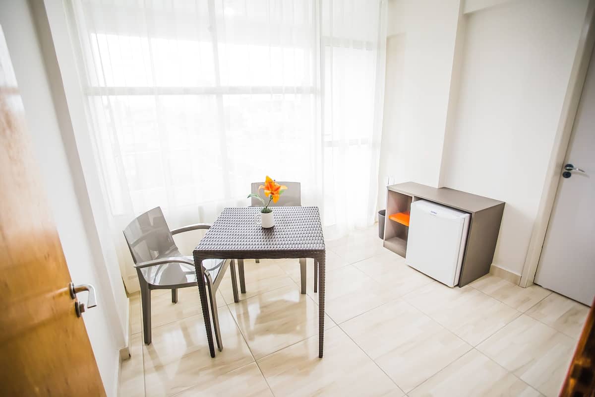 Minibar, kostenloses WLAN, Bettwäsche