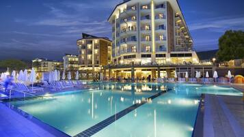 Innenpool, Außenpool