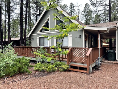 Moon Creek, A lovely Cabin that is located in the Pinetop Country Club Community
