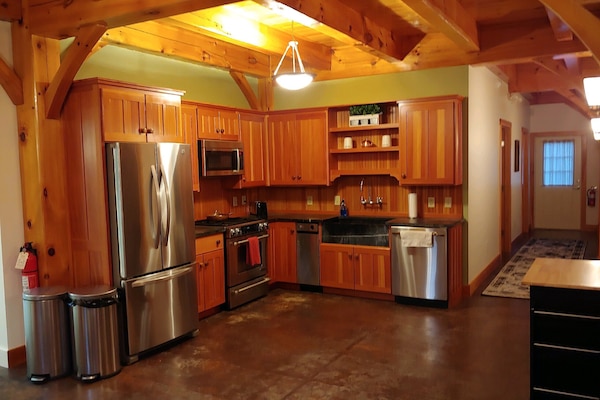 Keewaydin suite kitchen