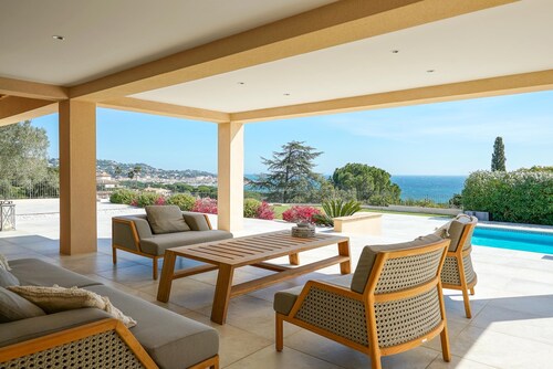 Sainte Maxime - deluxe property for 8 persons with wonderful sea view 