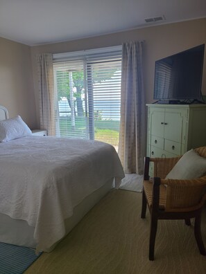 3 bedrooms, in-room safe, free WiFi, bed sheets