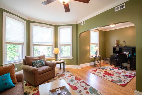 Roscoe Village Vain muutaman askeleen söpö kauppoja ja ruokailu! Nukkuu 4-6