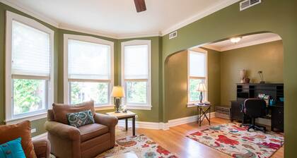 Roscoe Village Vain muutaman askeleen söpö kauppoja ja ruokailu! Nukkuu 4-6