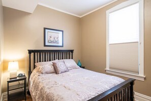 2 chambres, fer et planche à repasser, Wi-Fi, draps fournis