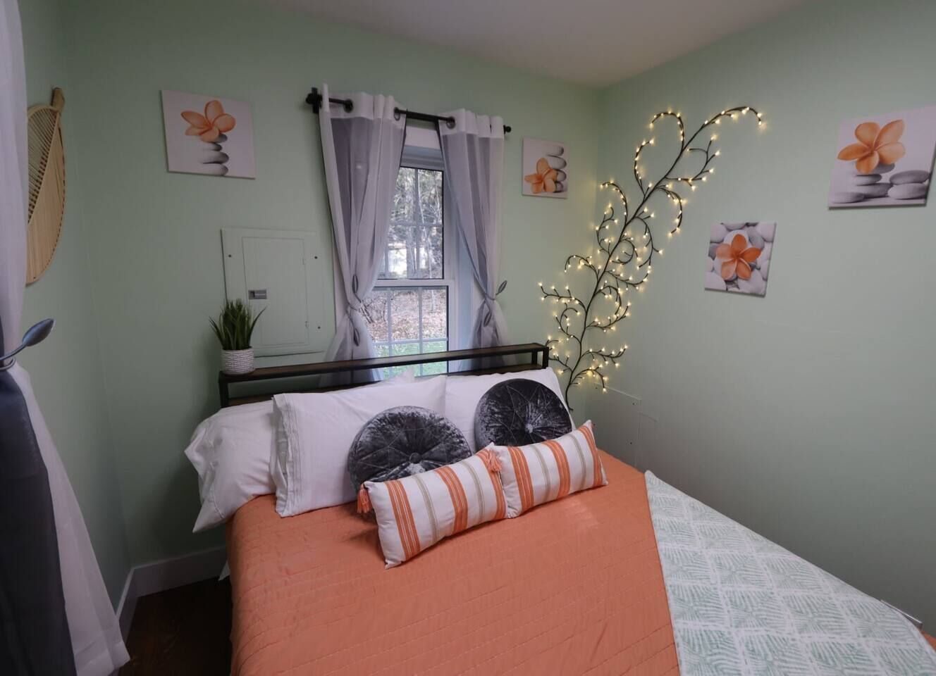 1 slaapkamer, een strijkplank/strijkijzer, gratis wifi, beddengoed