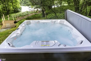 Tina de hidromasaje al aire libre