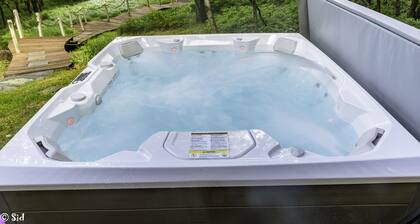 Lakefront- Hot Tub/Foosball table/Pool table/Kayak