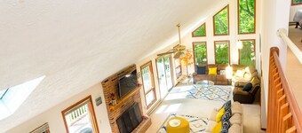 Lakefront- Hot Tub/Foosball table/Pool table/Kayak