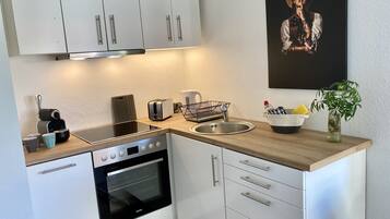 Fridge, oven, stovetop, dishwasher