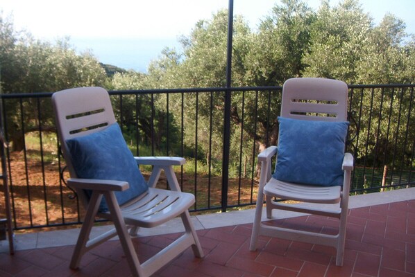 Property grounds - Apartments in villa with terraces and large garden in Marina di Camerota (Lentiscosa)