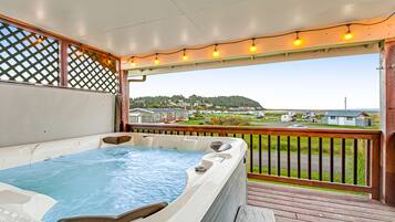 Tina de hidromasaje al aire libre