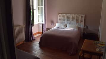 1 chambre, lit parapluie, Wi-Fi gratuit, draps fournis