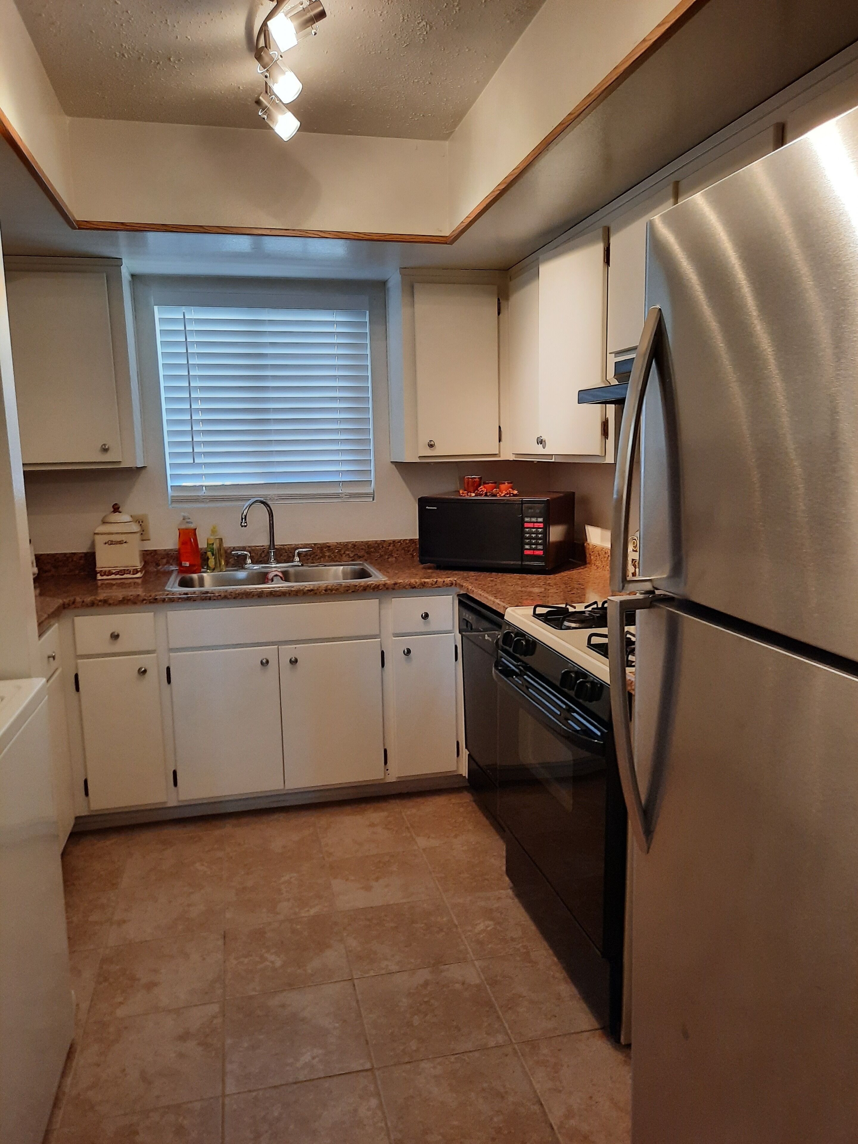 冰箱、微波炉、烤箱、炉灶