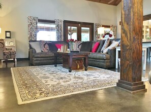 テレビ、DVD プレーヤー