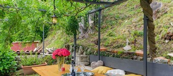 GuestHost - Charming and bright flat for 5 people in Cernobbio, in the hamlet of Rovenna, on the way up to mount Bisbino.The apartment, furnished with vintage and modern furniture, comes with private parking and enjoyable outdoor spaces, like the pergola