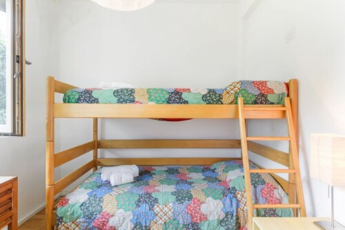GuestHost - Charming and bright flat for 5 people in Cernobbio, in the hamlet of Rovenna, on the way up to mount Bisbino.The apartment, furnished with vintage and modern furniture, comes with private parking and enjoyable outdoor spaces, like the pergola