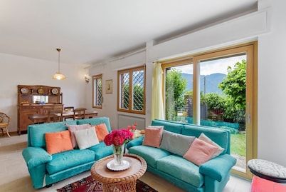 GuestHost - Charming and bright flat for 5 people in Cernobbio, in the hamlet of Rovenna, on the way up to mount Bisbino.The apartment, furnished with vintage and modern furniture, comes with private parking and enjoyable outdoor spaces, like the pergola