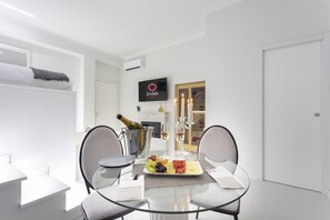 Luxury Room, Sauna (Atena) | In-room dining - Love Suite Roma (Rome)