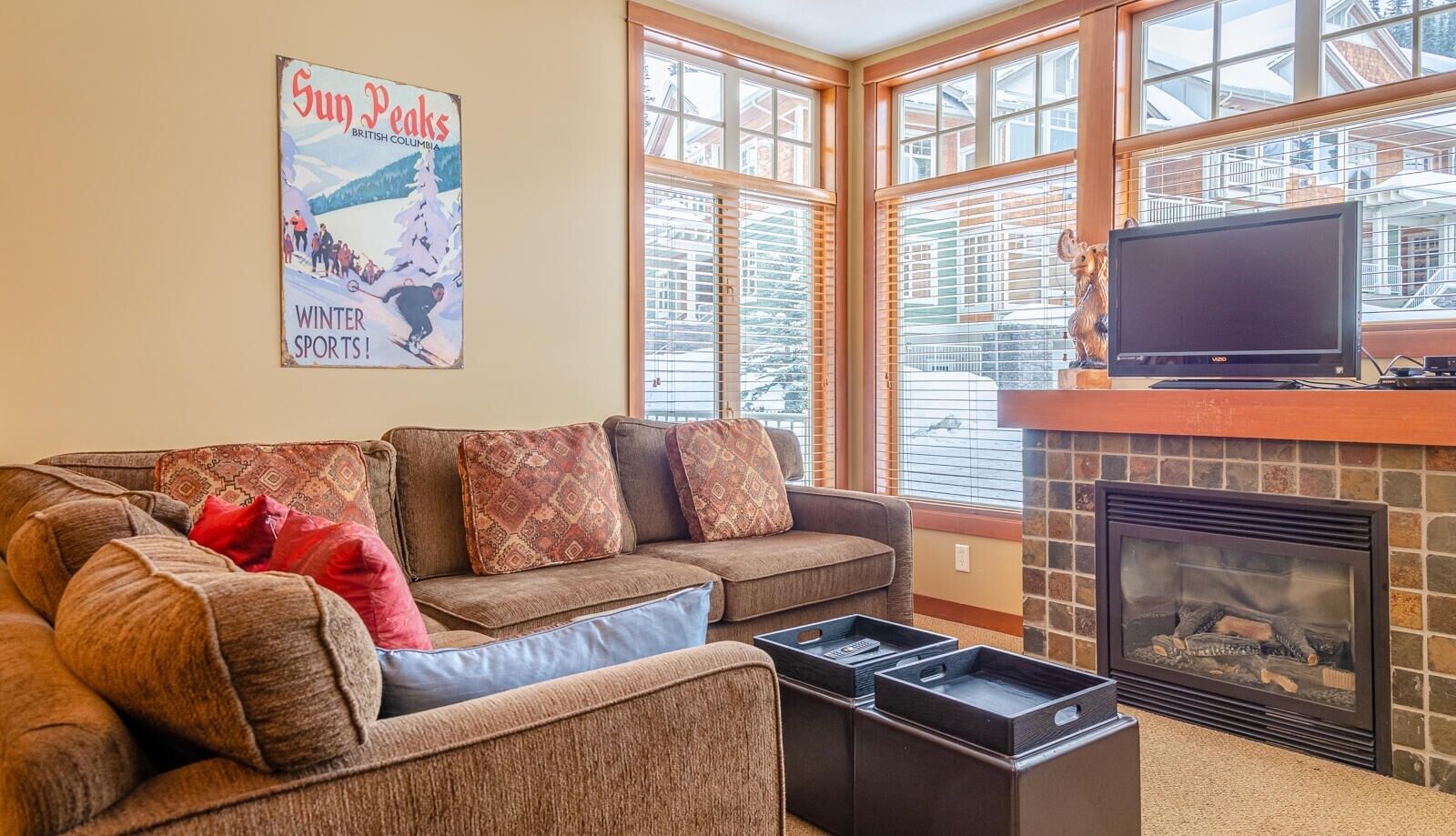 Condo, 2 Bedrooms | Living area