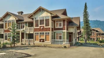 Condo, 2 Bedrooms | Exterior