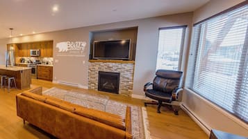Townhome, 3 Bedrooms | Living area