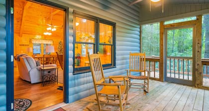 Lovely sunlit home with deck, hammock, jetted tub, foosball, & fire pit