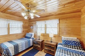 2 habitaciones, tabla de planchar con plancha, internet y ropa de cama 