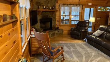 Télévision, cheminée, baby-foot