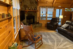 Televisión, chimenea y futbolito 