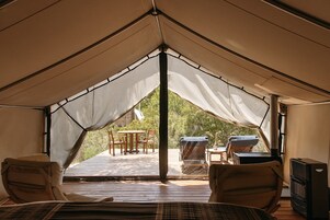 Quarto solteiro standard | Edredons de pluma, cofres nos quartos, ferros/tábuas de passar roupa