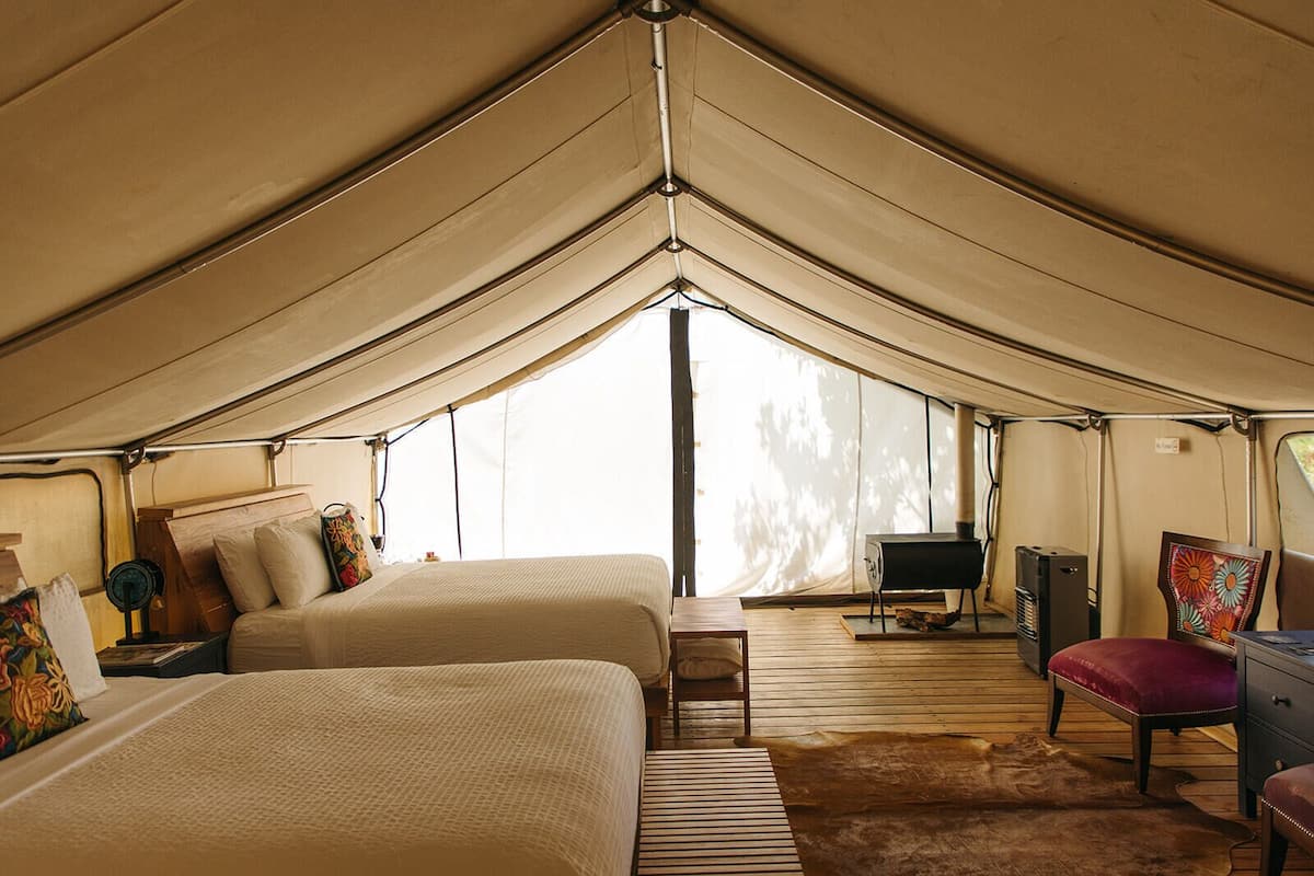 Dobbeltrom – standard | Dundyner, safe på rommet, strykejern/-brett og sengetøy