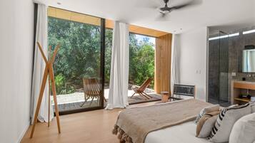 Casa design (House 32) | Edredons de pluma, cofres nos quartos, ferros/tábuas de passar roupa