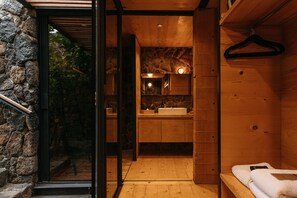 Superior Room | Bathroom