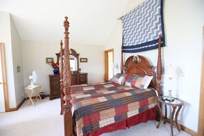 3 bedrooms, internet - Table Rock Lake, Steps to Marina (Holiday Island)