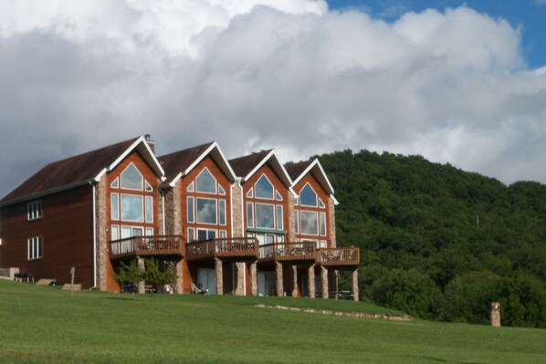 Exterior - Table Rock Lake, Steps to Marina (Holiday Island)