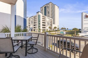 Outdoor dining - Ocean View Beach House (Myrtle Beach)